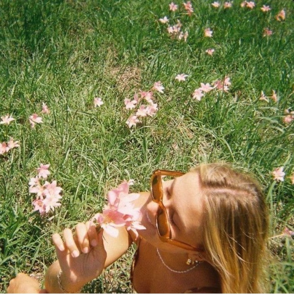 Meet your Posher, Charis